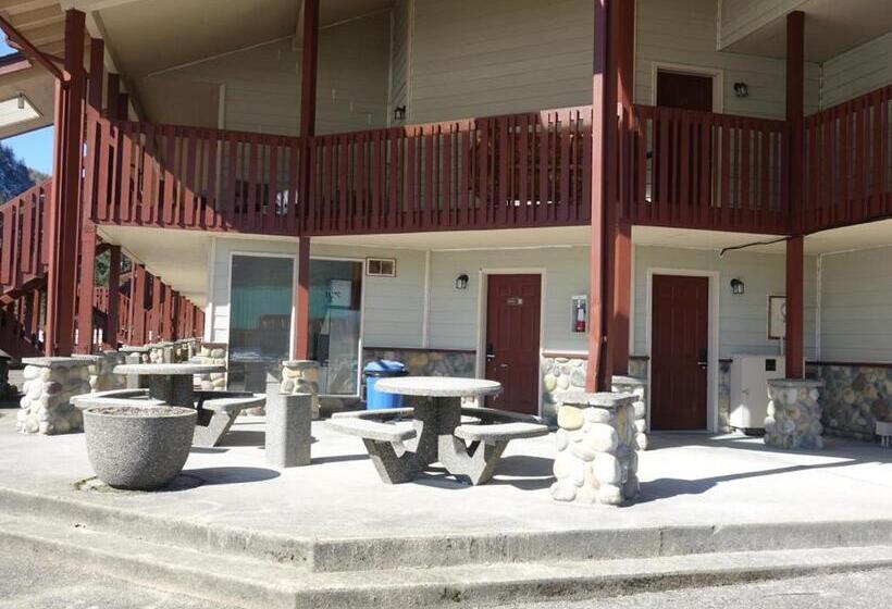 חדר סטנדרט לארבעה, Seasons Motel