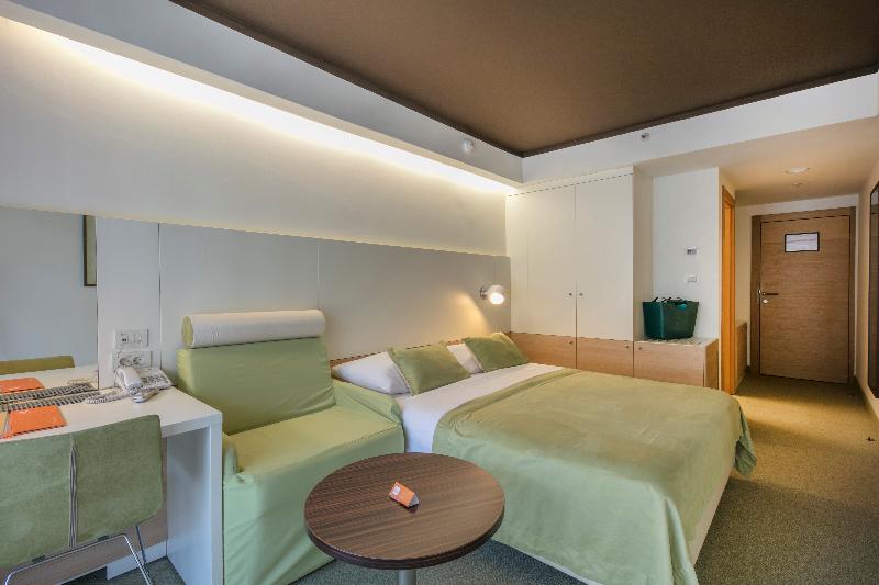 اتاق خانوادگی با چشم‌انداز جانبی دریا, Family Hotel Vespera