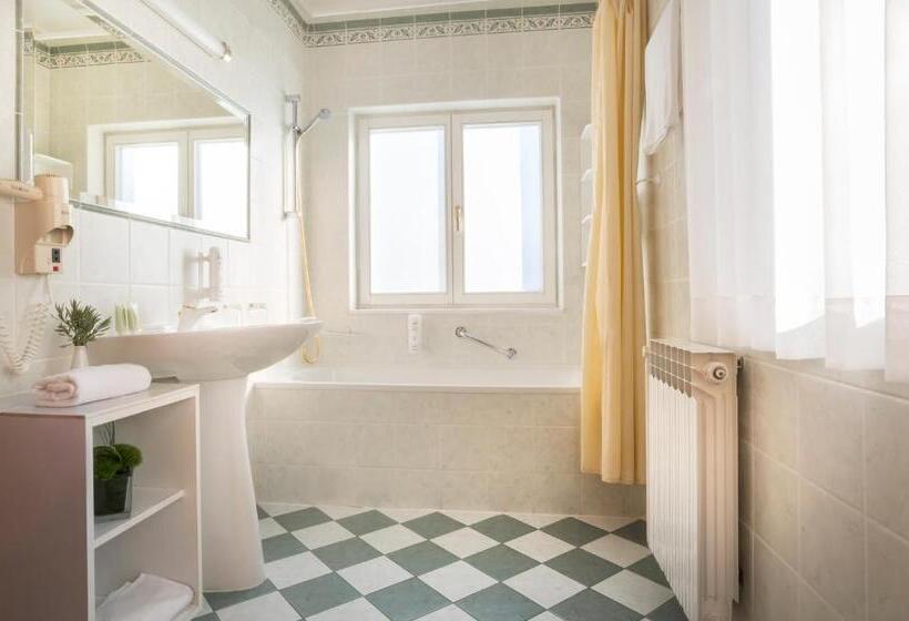 سوییت لوکس, Maistra Select Island Hotel Katarina