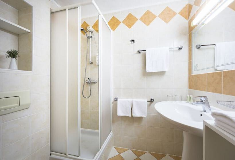 سوییت خانوادگی, Maistra Select Island Hotel Katarina