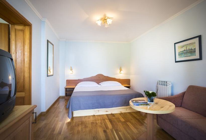 سوییت خانوادگی, Maistra Select Island Hotel Katarina