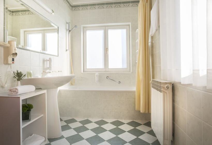 سوییت لوکس, Maistra Select Island Hotel Katarina