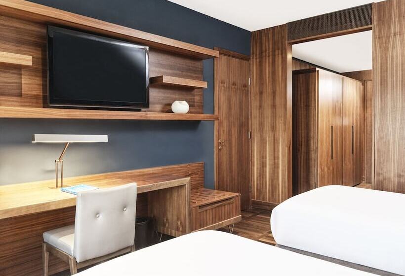 اتاق لوکس با تخت بزرگ, Metropol Palace, Belgrade