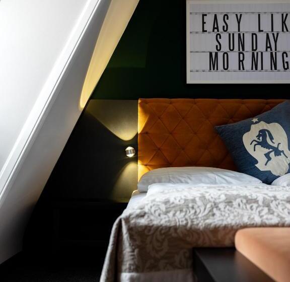 Quarto Comfort, Villa Carlton   Adults Only