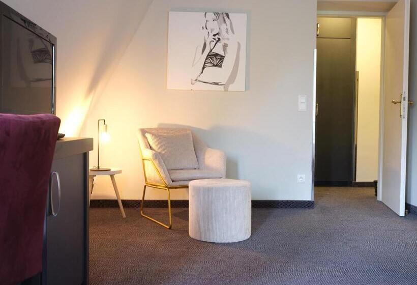 Quarto superior, Villa Carlton   Adults Only