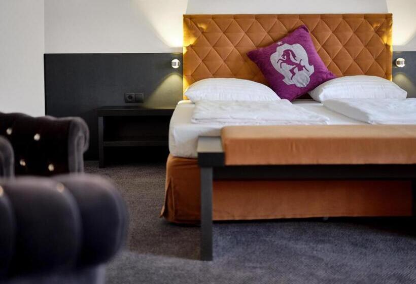Quarto superior, Villa Carlton   Adults Only