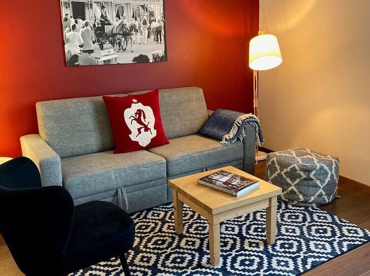 Quarto superior, Villa Carlton   Adults Only