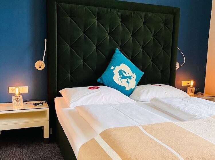 Quarto superior, Villa Carlton   Adults Only
