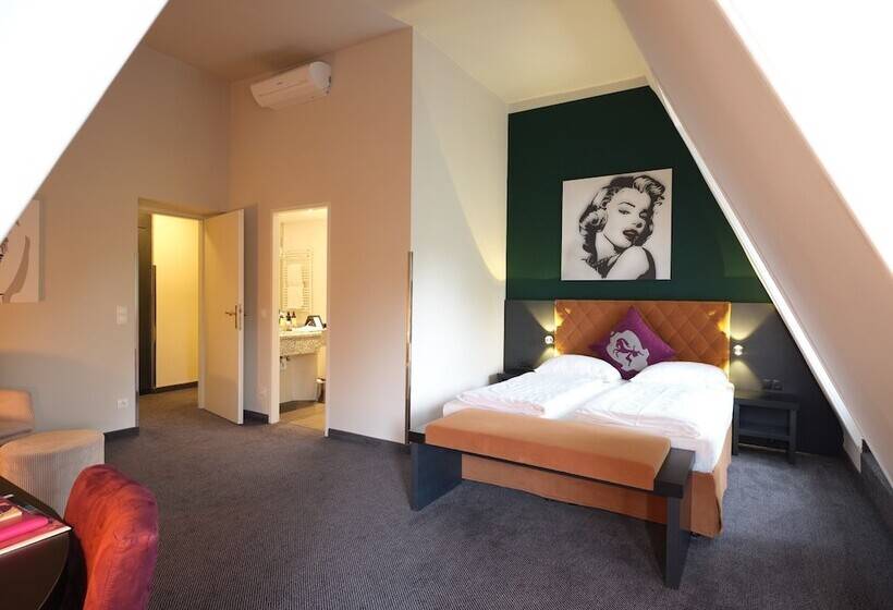 Quarto Comfort, Villa Carlton   Adults Only