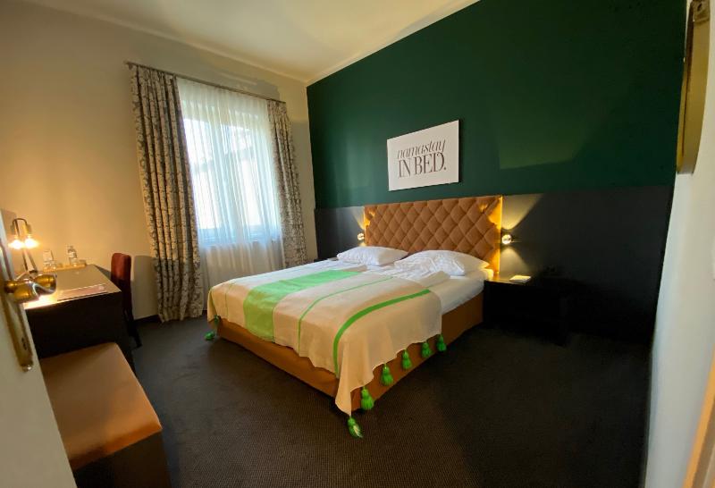Quarto superior, Villa Carlton   Adults Only
