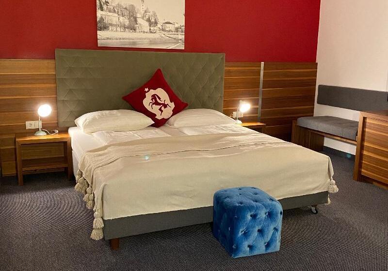 Quarto superior, Villa Carlton   Adults Only