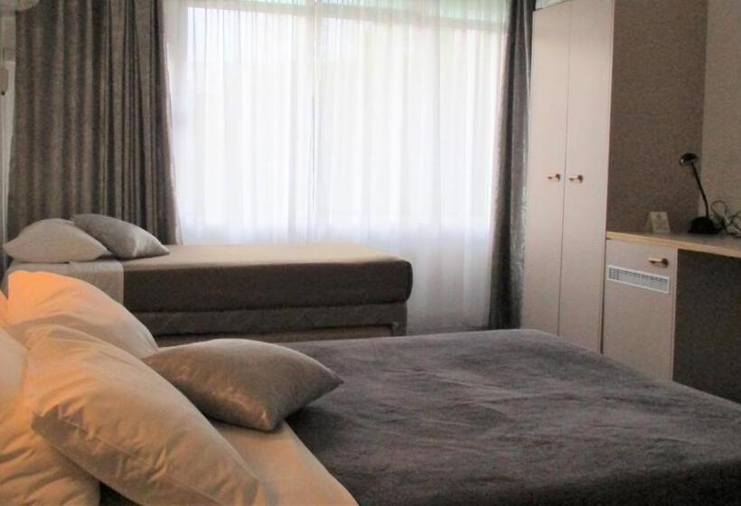 Семейный Номер, Cronulla Motor Inn