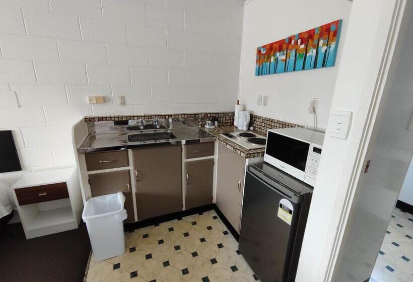 استودیوی استاندارد, Motel Villa Del Rio