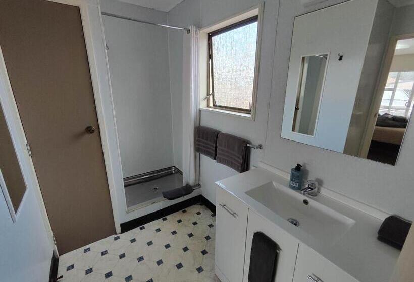 استودیوی استاندارد, Motel Villa Del Rio