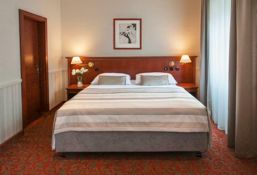 اتاق استاندارد با چشم‌انداز باغ, Adria Hotel Prague