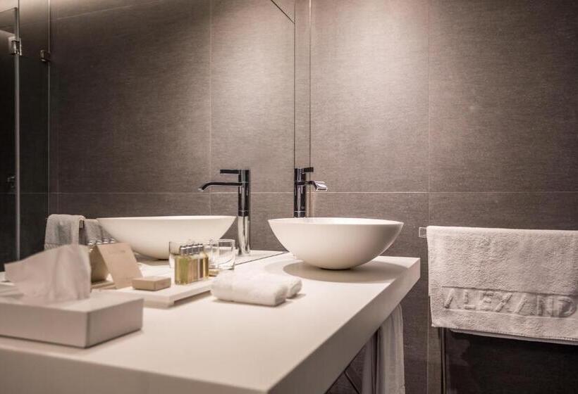 Deluxe Suite, Alexander Hotel– Tel Aviv