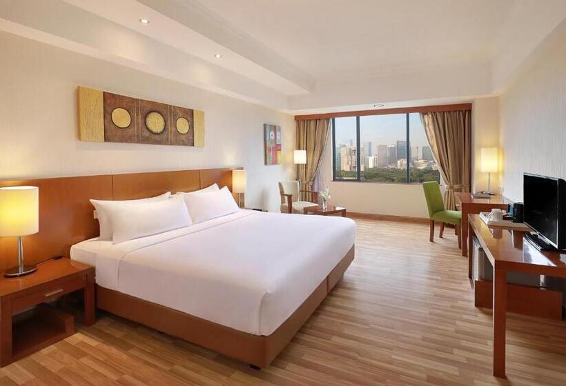 Номер Deluxe Кровать Кинг, Artotel Gelora Senayan Jakarta