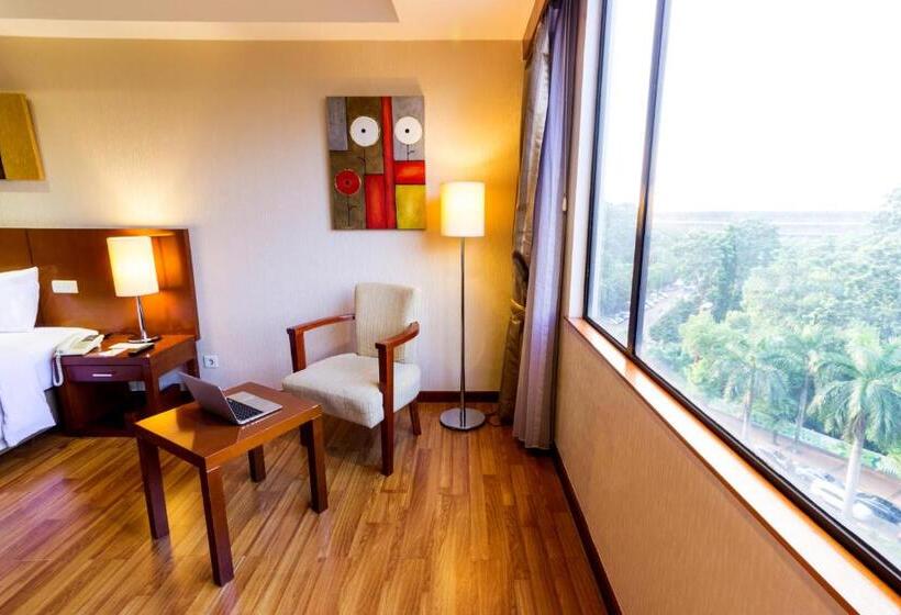 Номер Deluxe, Artotel Gelora Senayan Jakarta