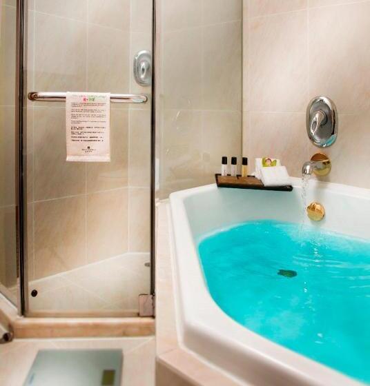 اتاق لوکس با تخت بزرگ, Regal Hongkong