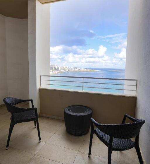 اتاق خانوادگی با چشم‌انداز دریا, Salini Resort