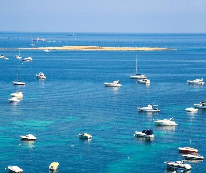 اتاق استاندارد با چشم‌انداز دریا, Salini Resort