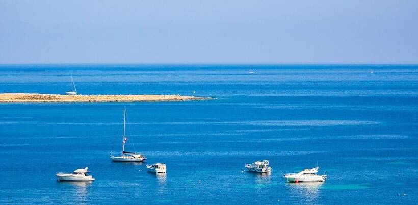 اتاق استاندارد با چشم‌انداز دریا, Salini Resort