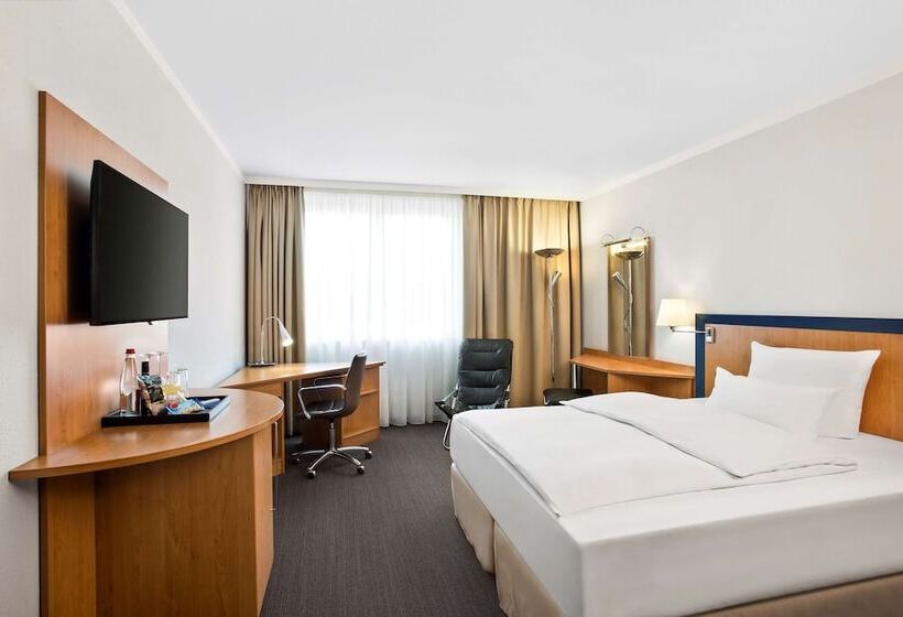 Номер Стандарт Трехместный, NH Frankfurt Airport West