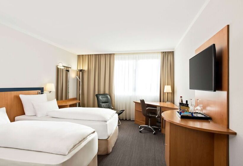 Номер Стандарт Трехместный, NH Frankfurt Airport West