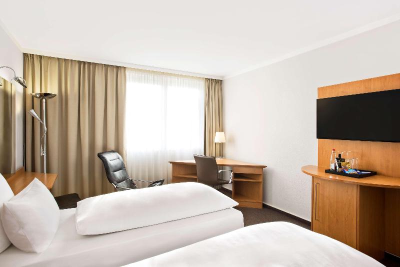 Номер Стандарт Трехместный, NH Frankfurt Airport West