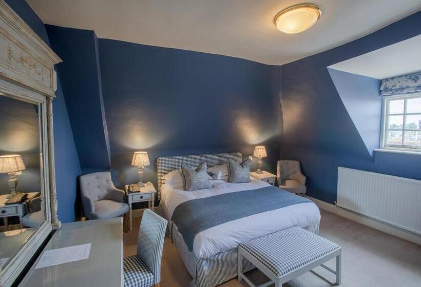 Классический Номер, The George Hotel And Beach Club