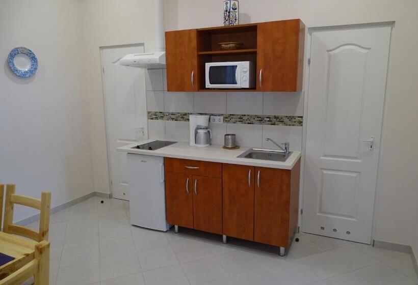 Апартаменты 1 Спальня, Alabárdos Panzió és Apartmanház