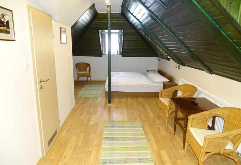 家庭间, Alabárdos Panzió és Apartmanház