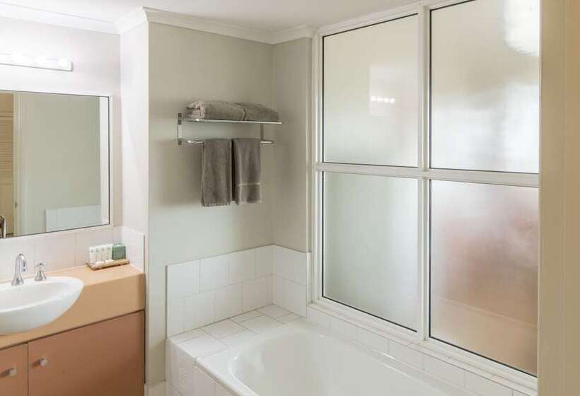 스위트, Moonlight Bay Suites