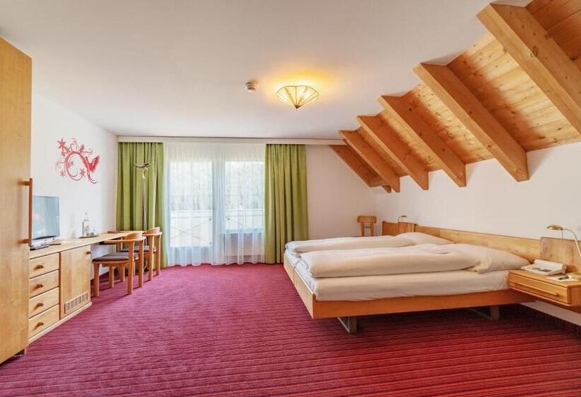 اتاق لوکس با بالکن, Typically Swiss Hotel Altana