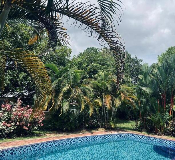 ویلای یک اتاق خوابه با استخر شنا, A Famosa Resort