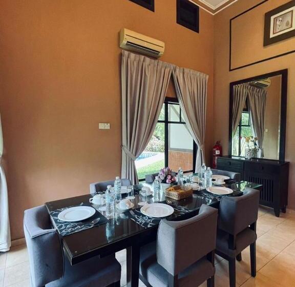 ویلای یک اتاق خوابه با استخر شنا, A Famosa Resort