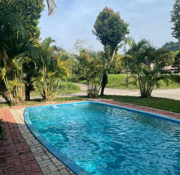 ویلای 4 خوابه, A Famosa Resort