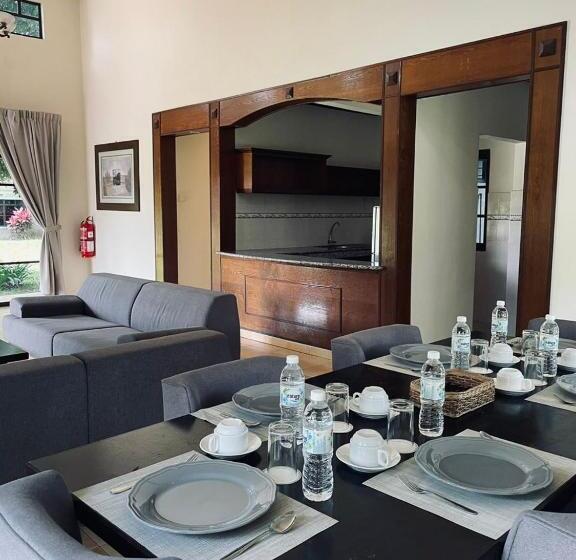 ویلای 4 خوابه, A Famosa Resort