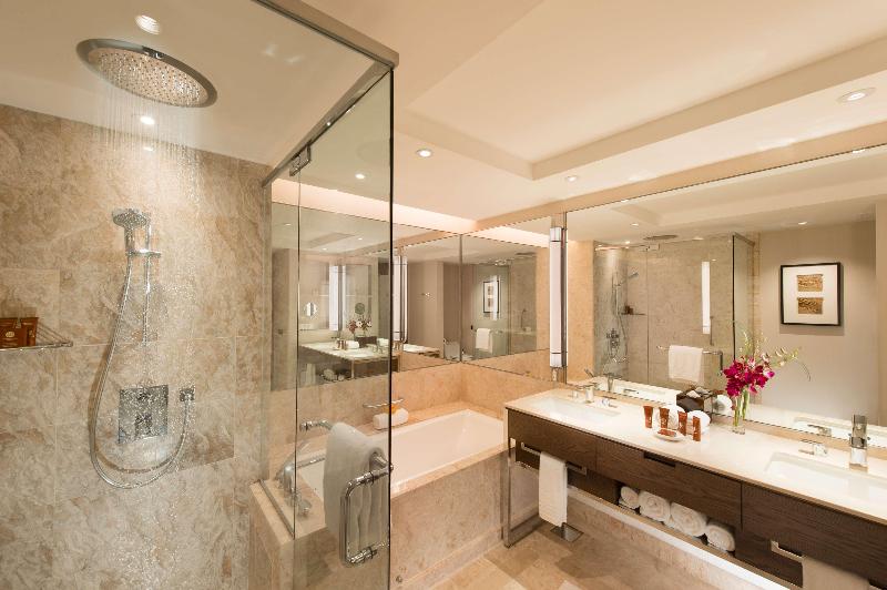 اتاق اجرایی با تخت بزرگ, Conrad Centennial Singapore