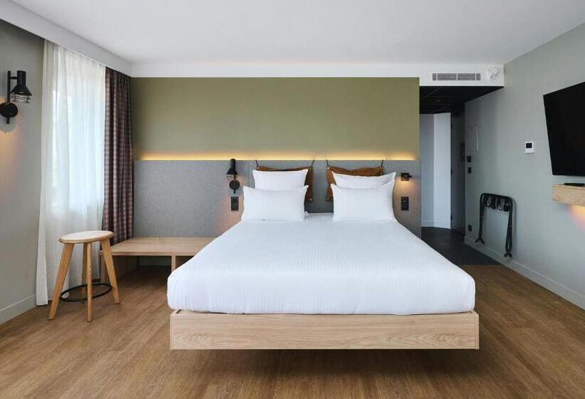 Номер Стандарт Трехместный, Moxy Annecy
