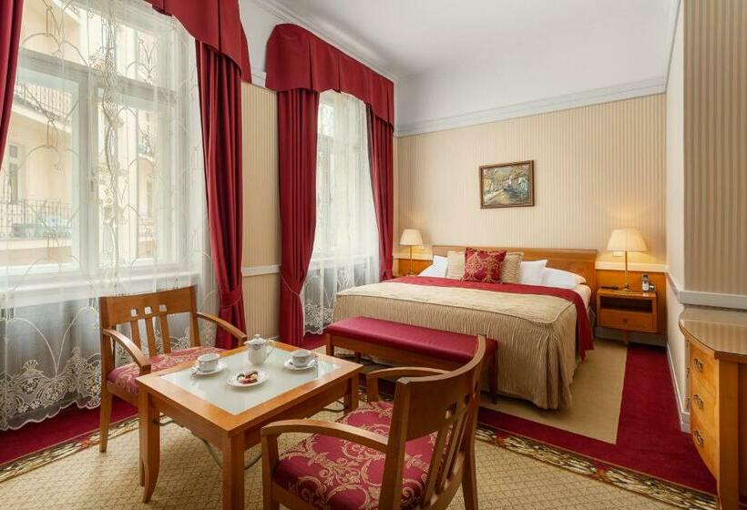 سوییت جونیور, Paris Prague