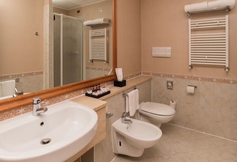 سوییت, Shg Hotel De La Ville