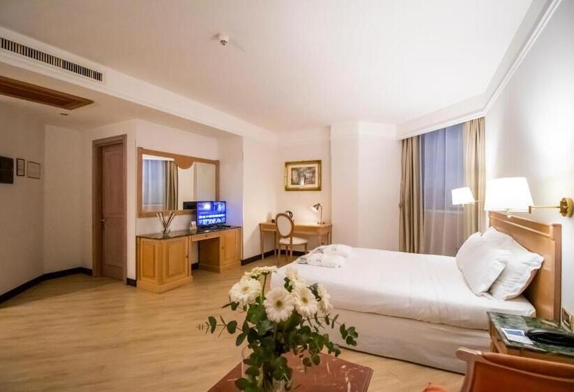 سوییت جونیور, Shg Hotel De La Ville
