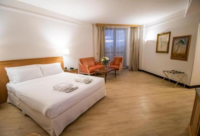 سوییت جونیور, Shg Hotel De La Ville