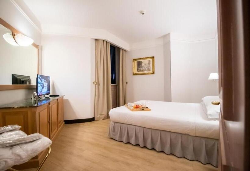 سوییت, Shg Hotel De La Ville