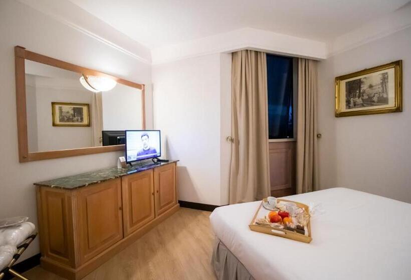 سوییت, Shg Hotel De La Ville