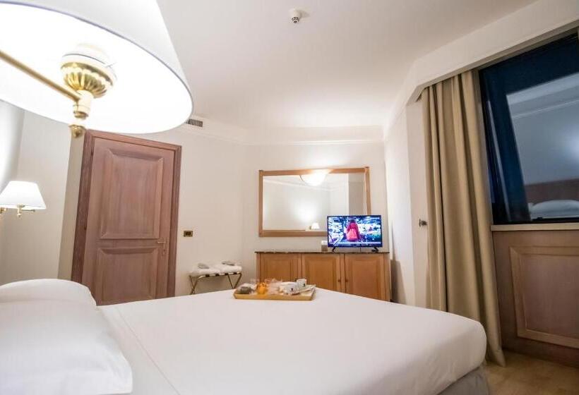 سوییت, Shg Hotel De La Ville