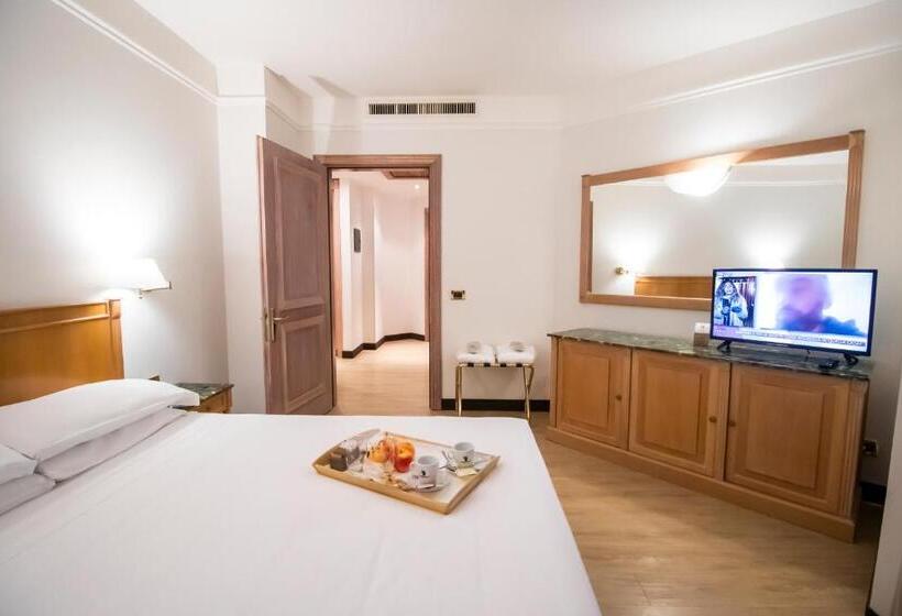 سوییت, Shg Hotel De La Ville