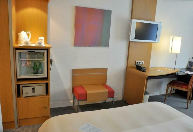 اتاق استاندارد چهار تخته, Novotel Andorra