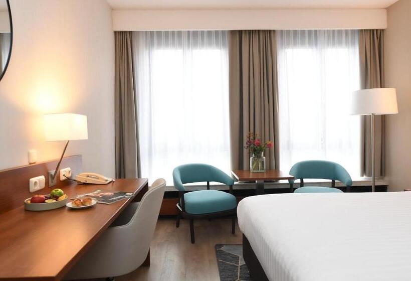 اتاق استاندارد با چشم‌انداز رودخانه, Crowne Plaza Maastricht, An Ihg